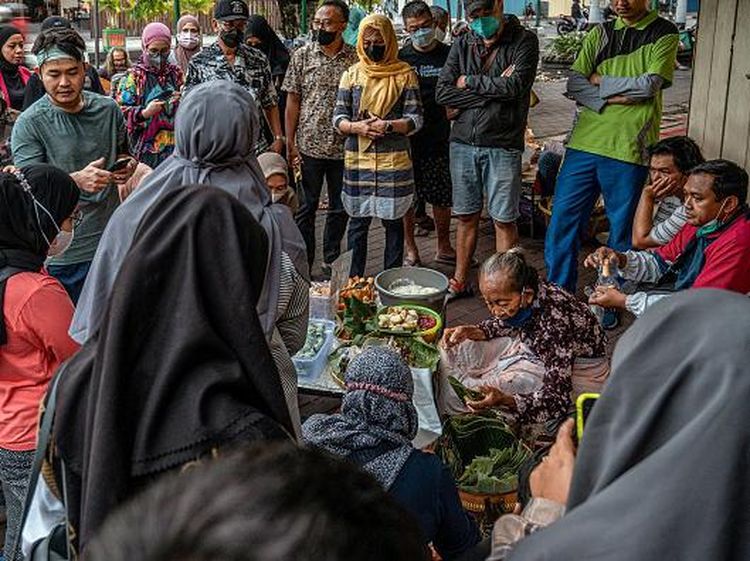 Mbah Satinem, Sosok Legenda di Balik Legitnya Lupis Yogya