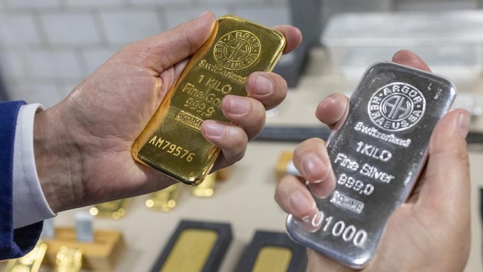 A staff takes a sample of melted gold out of a smelter into a mould of a bar at a plant of gold and silver refiner and bar manufacturer Argor-Heraeus in Mendrisio, Switzerland, July 13, 2022. REUTERS/Denis Balibouse