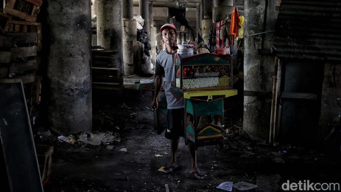 Angka kemiskinan di Indonesia saat ini masih tinggi. Presiden Jokowi pun telah mengeluarkan instruksi presiden untuk menghapus kemiskinan ekstrem.