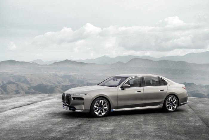 Mobil Listrik BMW i7