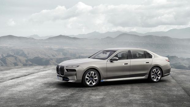 Mobil Listrik BMW i7