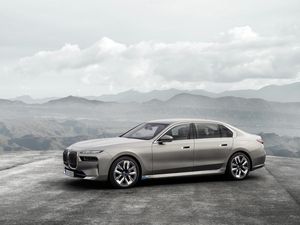 Mobil Listrik Termewah BMW i7 Meluncur di Indonesia Tahun Depan