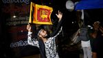 Momen Warga Sri Lanka Bersorak Rayakan Pengunduran Diri Rajapaksa