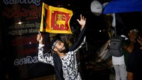Diketahui, Gotabaya Rajapaksa mengundurkan diri sebagai presiden Sri Lanka melalui email. Hal itu diungkapkan oleh juru bicara ketua parlemen Sri Lanka, Indunil Yapa. Surat pengunduran diri via email itu dikirim Rajapaksa kepada ketua parlemen sebagaimana dilansir detikNews dari AFP, Kamis (14/7/2022). (REUTERS/Adnan Abidi).