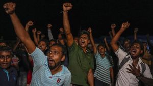 Momen Warga Sri Lanka Bersorak Rayakan Pengunduran Diri Rajapaksa