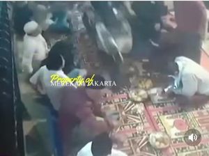 Geger Motor Nyelonong Acara Tahlilan di Jaksel hingga Lindas Makanan