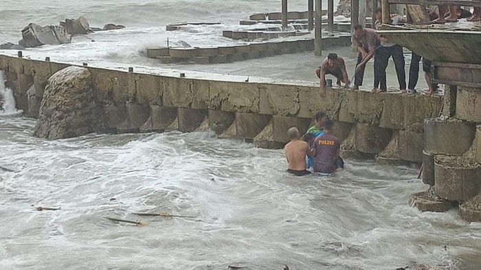 Pemancing ikan di Aambon tewas tenggelam di Pantai Passo.