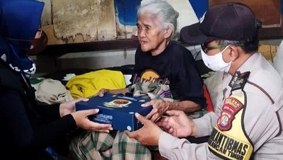 Pembagian 11 Ton Rendang Kurban untuk Warga Jakarta