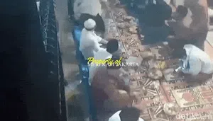 Pemotor Mabuk Nyelonong di Tahlilan, Babak Belur Dipukuli Warga