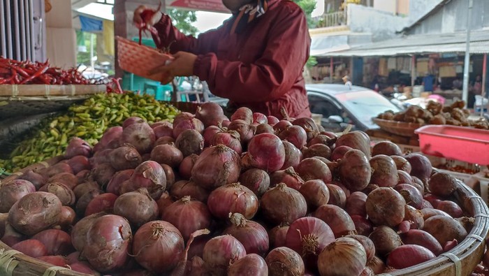 Penjual bawang merah di Kota Blitar