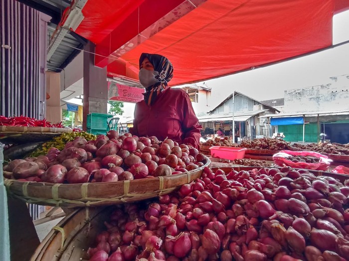 Penjual bawang merah di Kota Blitar