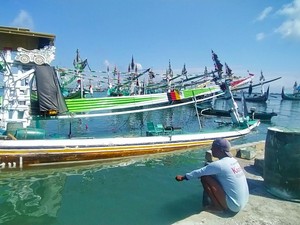 Disapu Gelombang Tinggi, Perahu Nelayan di PPN Pengambengan Tenggelam