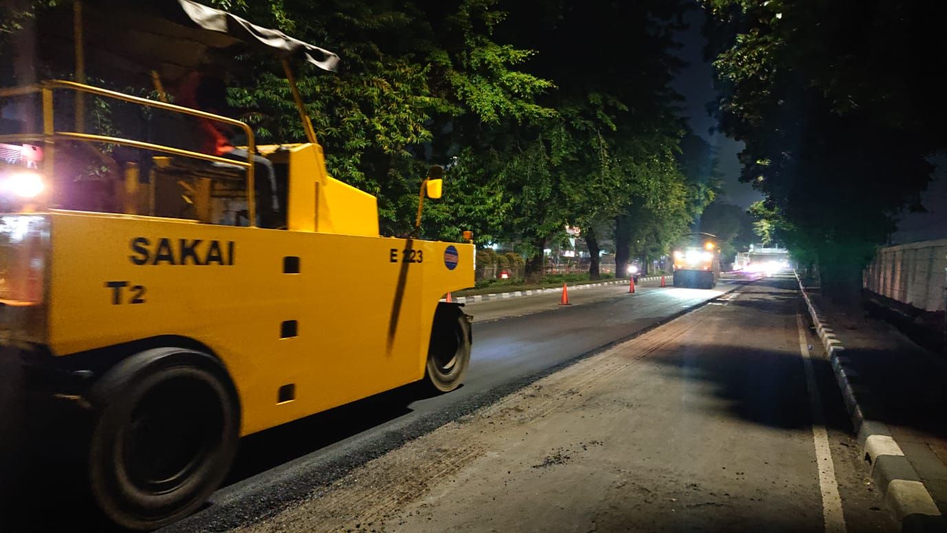 Perbaikan Jl Bekasi Timur yang bergelombang dan rawan kecelakaan. (Dok Dinas Bina Marga DKI)