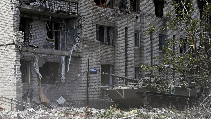 Dua bulan setelah jatuh ke tangan Rusia, kota Popasna di Ukraina bagian timur telah berubah menjadi kota hantu. Tak ada aktivitas warga di kota tersebut.
