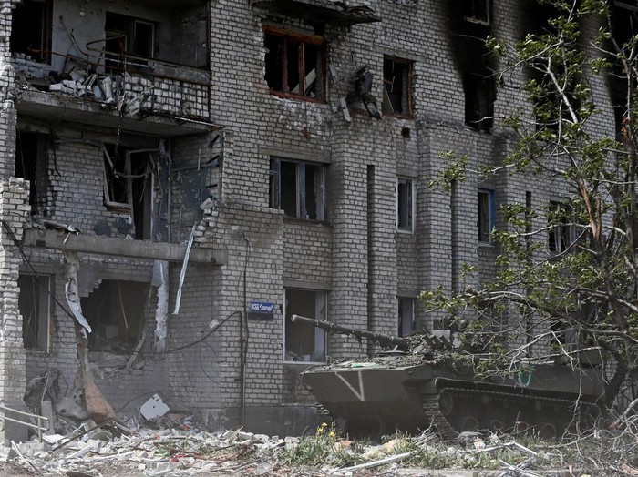 Dua bulan setelah jatuh ke tangan Rusia, kota Popasna di Ukraina bagian timur telah berubah menjadi kota hantu. Tak ada aktivitas warga di kota tersebut.