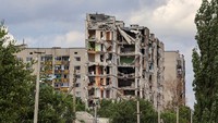 Seperti dilansir Reuters, Jumat (15/7/2022), pasukan Ukraina menarik diri dari Popasna sejak Mei lalu setelah pasukan Rusia melancarkan serangan terhadap sebagian besar wilayah Ukraina bagian timur, dengan serangan dan gempuran yang intens menghujani kota yang masuk dalam wilayah Luhansk tersebut.
