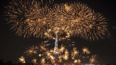 Potret Kemeriahan Pesta Kembang Api di Perayaan Bastille Day Prancis