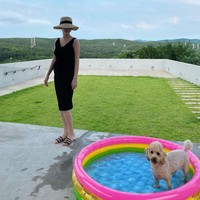 Kang Ki Young dan keluarga juga memiliki ruang terbuka di bagian atap untuk bermain bahkan menggelar pesta kecil.Foto: Instagram @envy_poopoo