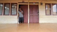 Banjir ini terjadi setelah diguyur hujan lebat selama lebih dari 4 jam.