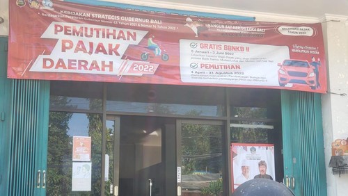 Semeton Bali yang memiliki tunggakan pajak kendaraan bermotor, jangan sia-siakan program pemutihan pajak yang masih berlangsung hingga akhir Agustus 2022.