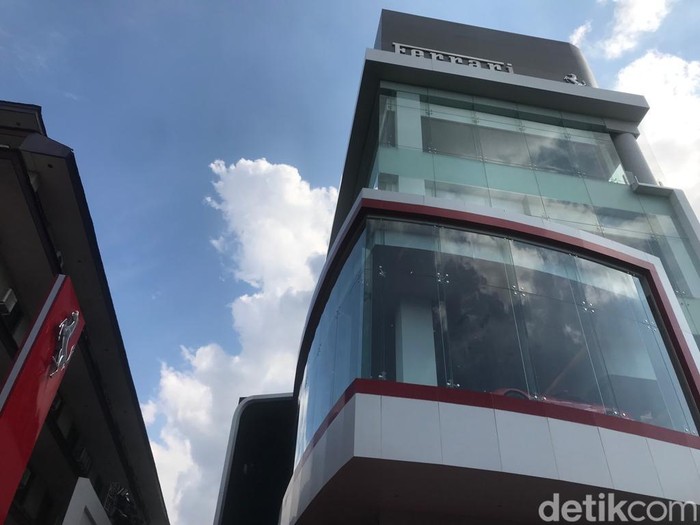 Showroom Ferrari di Jalan Proklamasi No. 36A Jakarta. Showroom Ferrari di Jalan Proklamasi No. 36A Jakarta.