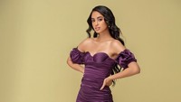 Sini Shetty memiliki tinggai 176 cm dan suka tampil di panggung sejak berusia 4 tahun. Foto: Instagram Sini Shetty