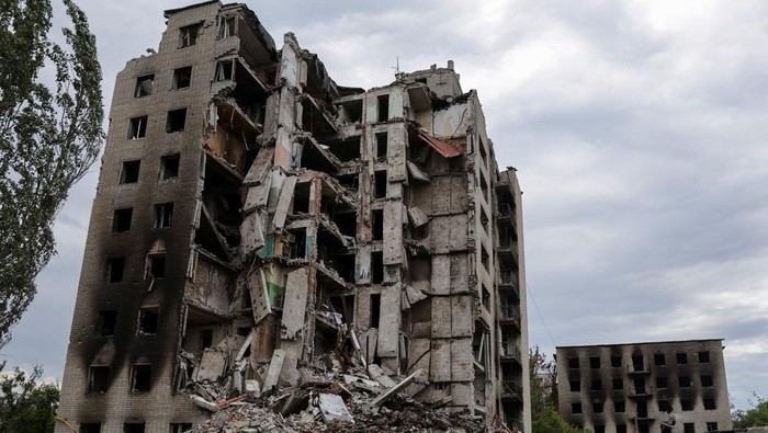 A view shows apartment buildings damaged during Ukraine-Russia conflict in the town of Popasna in the Luhansk region, Ukraine July 14, 2022. REUTERS/Alexander Ermochenko