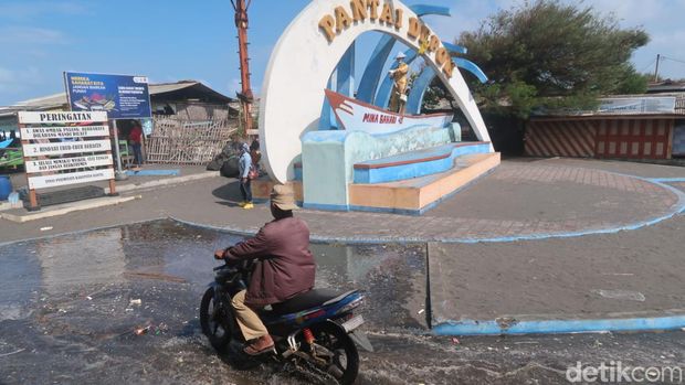 Suasana di Pantai Depok, Kapanewon Kretek, Kabupaten Bantul, Jumat (15/7/2022).