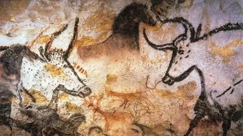 Gua Lascaux: Berlokasi di barat Perancis, gua ini diperkirakan berusia 20 ribu tahun dan banyak lukisan dari zaman itu dengan beragam tema. Gua ini sempat dibuka sampai tahun 1963, tapi kemudian ditutup permanen untuk mencegah kerusakan sehingga hanya bisa didatangi secara virtual. Kunjungi di sini. Foto: Curlytales