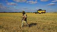 Penjagaan tersebut terkait situasi pernag di Ukraina yang belum reda.