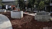 Adapun progres revitalisasi Taman Martha Tiahahu di atas lahan seluas 9.710 meter persegi ini secara fisik telah mencapai 75 persen.