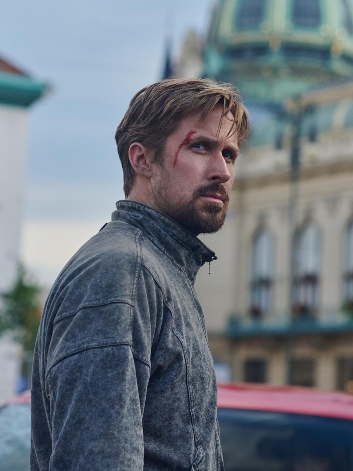 The Gray Man (2022) Ryan Gosling as Six. Cr. Paul Abell/Netflix © 2022