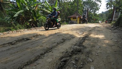 Penampakan Jalan di Klaten yang Rusak Imbas Proyek Tol Solo-Jogja