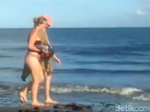 Viral Turis Asing Berbikini di Pantai Aceh Singkil, Satpol PP Turun Tangan