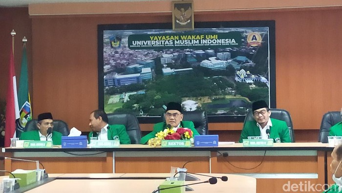 Universitas Muslim Indoenesia (UMI) akan memberi gelar doktor kehormatan untuk Menteri Pengajian Tinggi Malaysia.