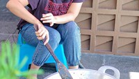 Sebagai ibu rumah tangga, Ussy Sulistiawaty juga jago urusan dapur. Bahkan ia bisa membuat berbagai masakan, salah satunya bakso. Foto: Instagram @ussypratama