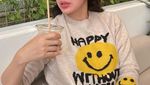 Awet Muda! Ini Potret Ussy Sulistiawaty Saat Nongkrong di Kafe