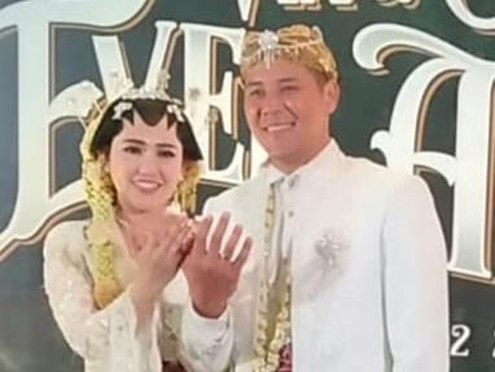 Via Vallen menikah dengan chevra yolandi