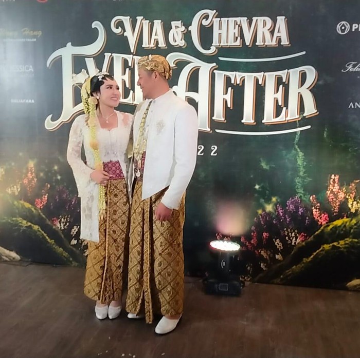 Via Vallen menikah dengan Chevra Yolandi