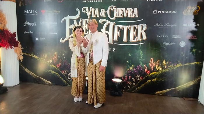 Via Vallen menikah dengan Chevra Yolandi