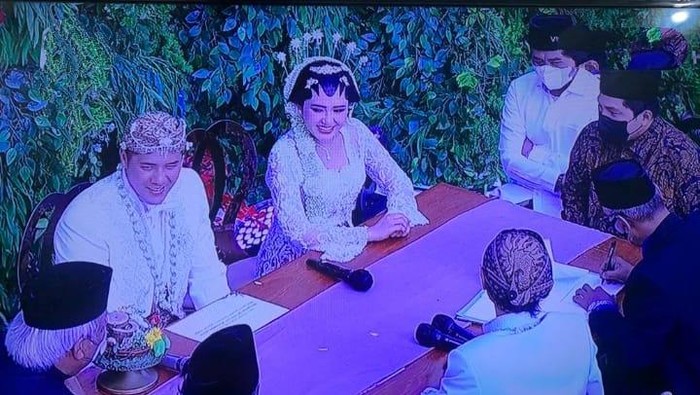 Via Vallen Resmi Diperistri Chevra Yolandi