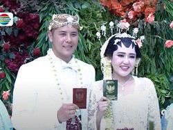 8 Gaya Via Vallen saat Akad Nikah, Manglingi Pakai Paes & Sanggul Jawa