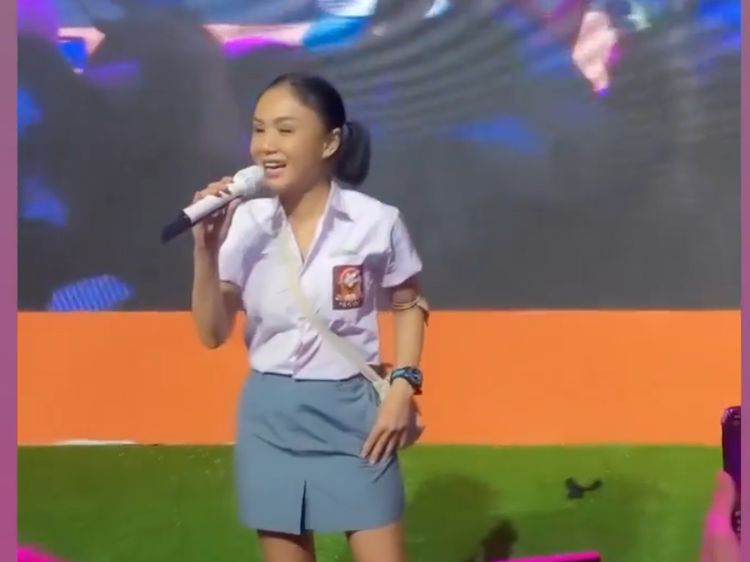 Yuni Shara Pakai Seragam SMA, Masih Kayak ABG!