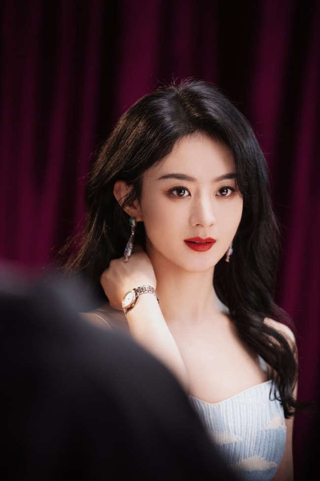 Sejak saat itu, serial dan film yang dibintangi hampir selalu mendapat rating bagus, sebut saja Boss & Me, The Journey of Flower, The Mystic Nine, Noble Aspirations, Princess Agents, The Story of Minglan, dan yang terakhir rilis Legend of Fei. Foto: Instagram Zhao Liying