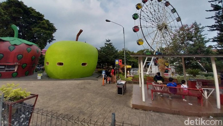 Alun-alun Kota Batu Alun-alun Kota Batu