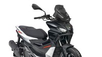 Skuter premium ini menawarkan gaya sporty yang cocok untuk diajak berpetualang. Foto: Aprilia