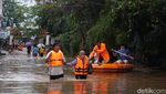 Warga Korban Banjir Ciledug Indah Dievakuasi