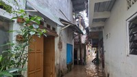 Banjir terjadi di 92 RT di Jakarta. Salah satu titik banjir berada di Bidara Cina, Jakarta Timur. (Foto: Anggi-detikcom)