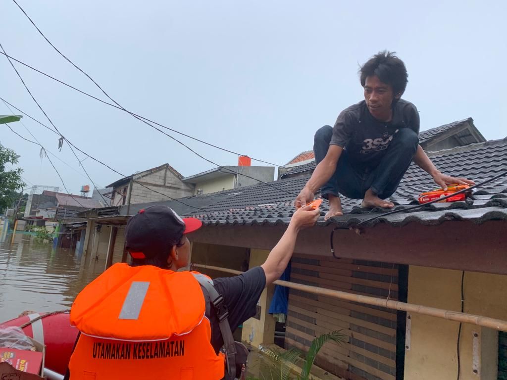 Banjir di Ciledug, Tangerang, Sabtu (16/7/2022)/(Mulia-detikcom)