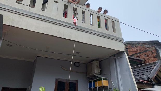 Banjir di Ciledug, Tangerang, Sabtu (16/7/2022)/(Mulia-detikcom)